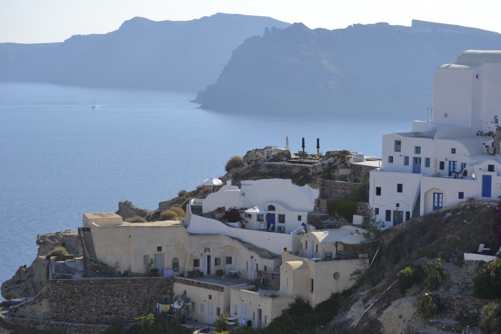 D5 Homes on the Cliffs of Oia