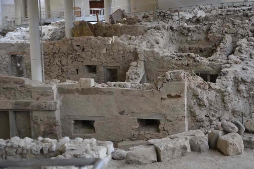 D5 Uncovering a home in Akrotiri