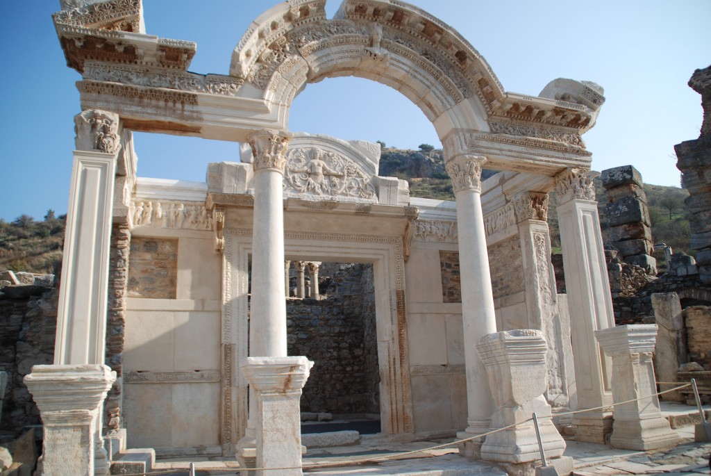 DSC_1009, Frontal View of the Temple of Hadrianus